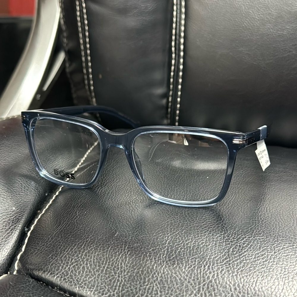 Eyeglasses
Hugo Boss
BOSS-1602 - PJP Eye glasses for men new with tags no case